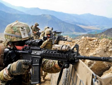 Βίντεο: Αμερικανοί πεζοναύτες σε στιγμές... που προκαλούν αμηχανία